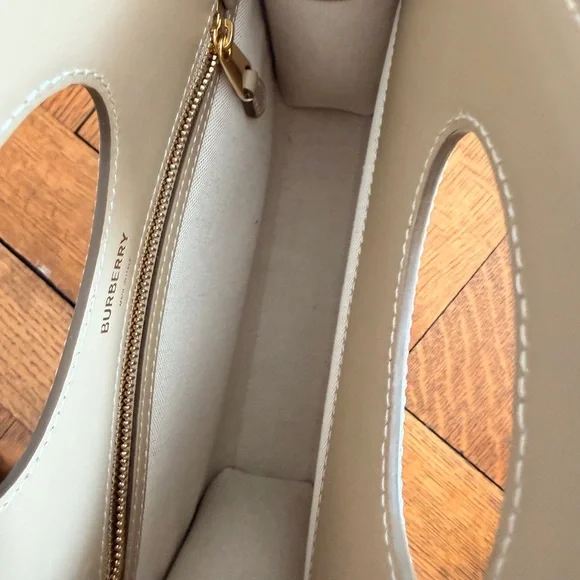 Burberry Small Pocket Bag in Ecru and Toile Canvas - Picture 4 of 6